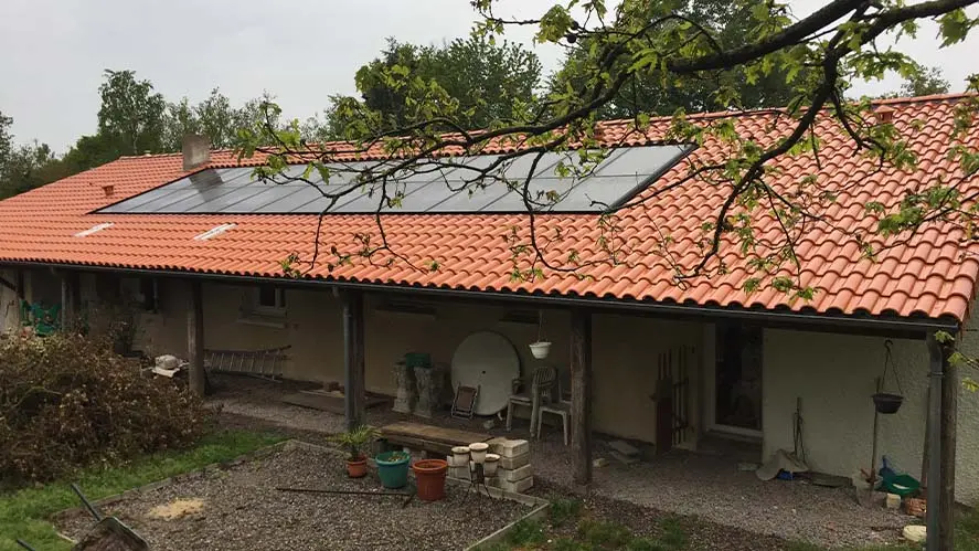 Installation panneaux solaires toiture rénovation Vendée